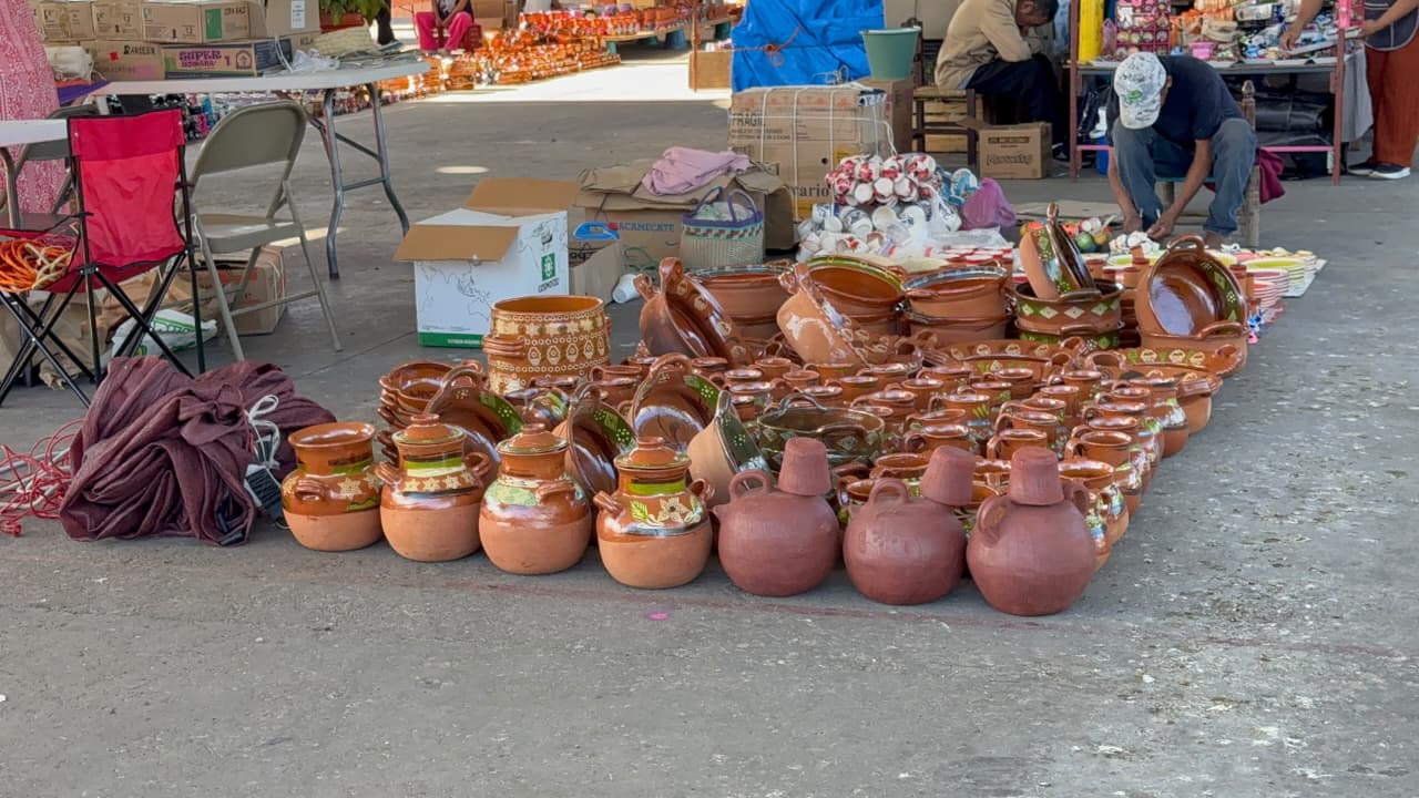 Instalan el tradicional Tianguis Chico de Día de Muertos en Amayuca