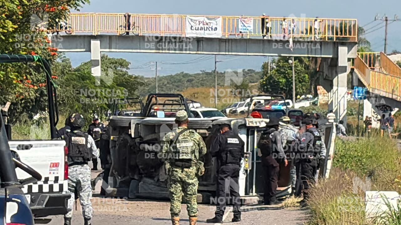 Ataque armado contra combi del transporte público deja dos lesionados y una volcadura afuera del Tec de Cuautla Ataque armado contra combi del transporte público deja dos lesionados y una volcadura afuera del Tec de Cuautla